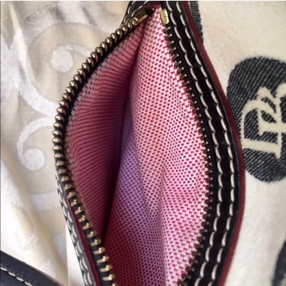 Dooney & Bourke shoulder bag🛑SOLD🛑 - Picture 5 of 8